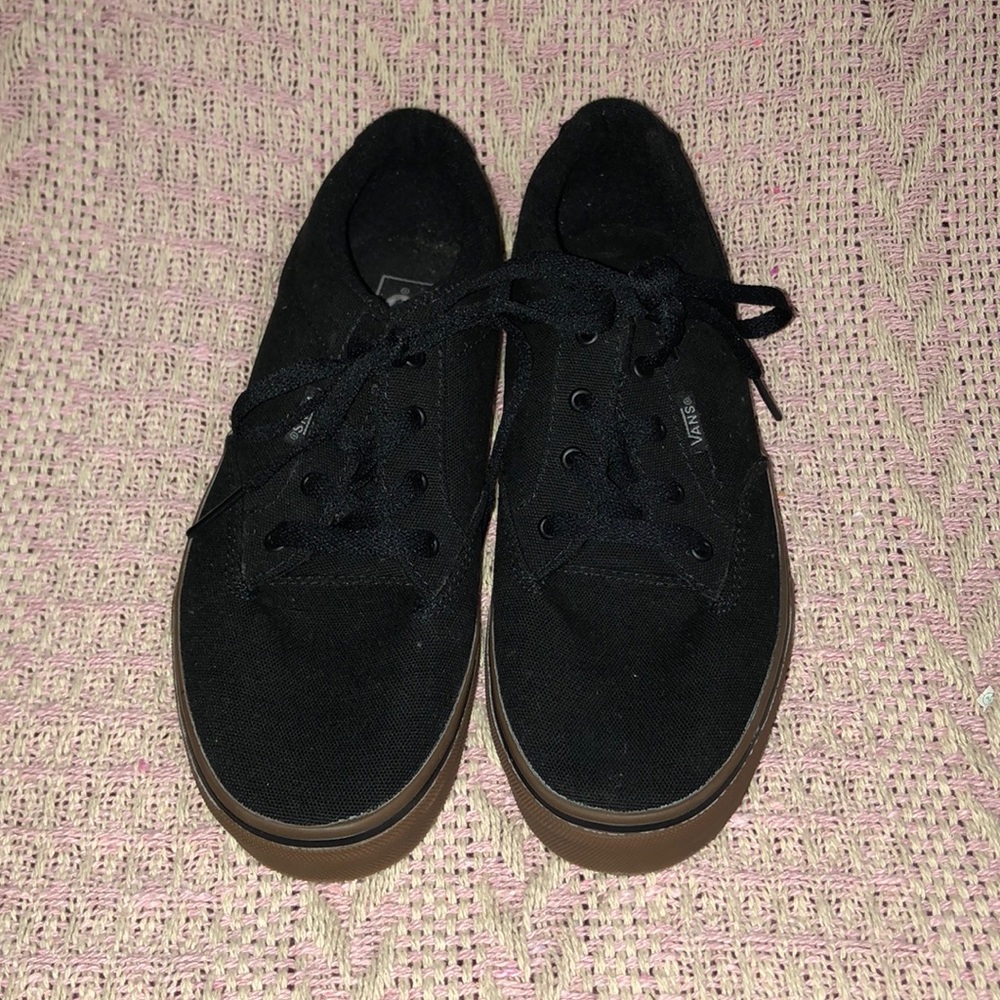 Vans NEW NEVER WORN size 6 youth